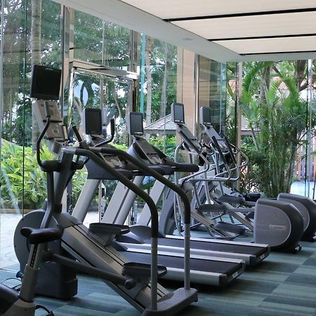 Hong Kong Gold Coast Hotel Kültér fotó A gym at a hotel