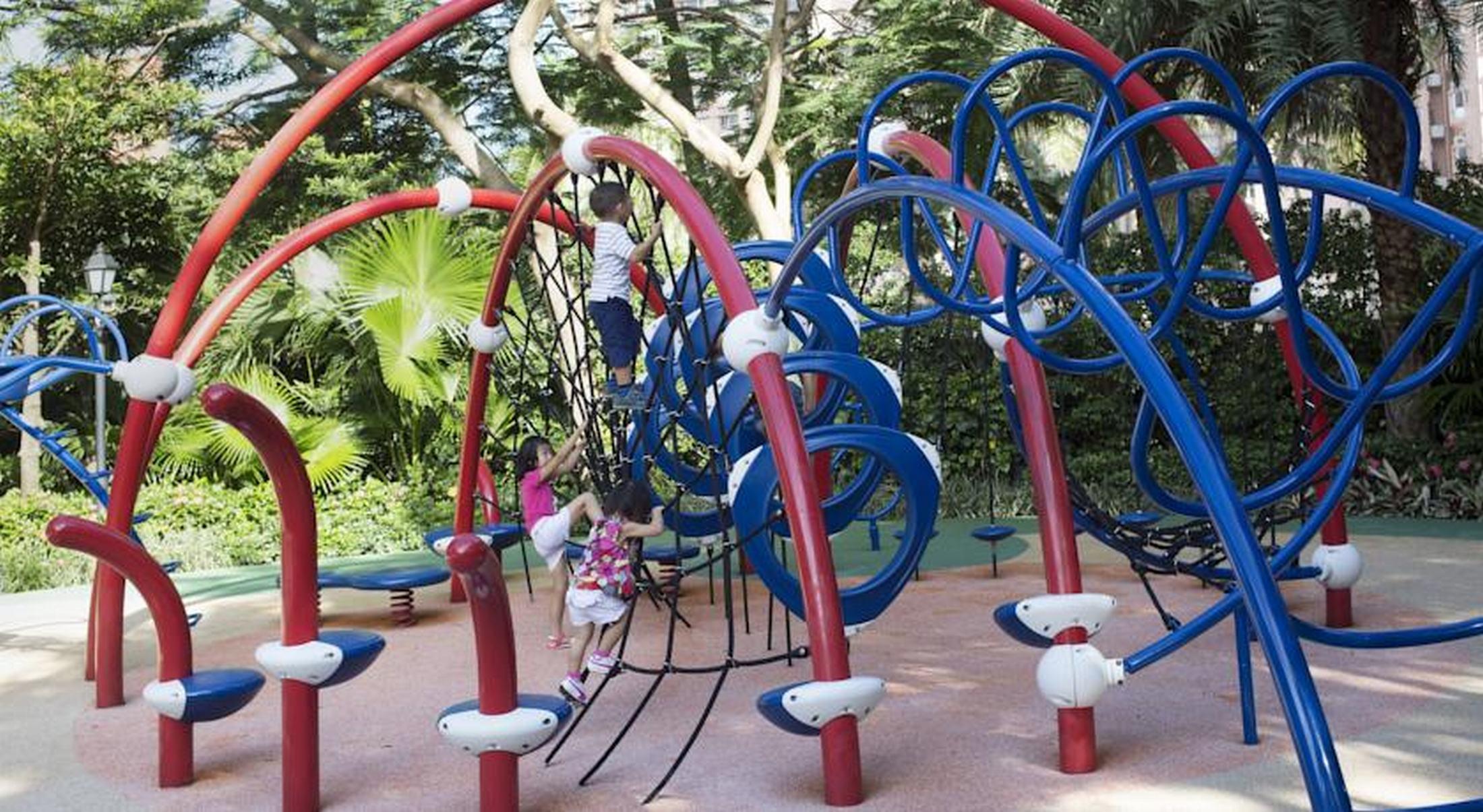Hong Kong Gold Coast Hotel Kültér fotó Playground at the zoo