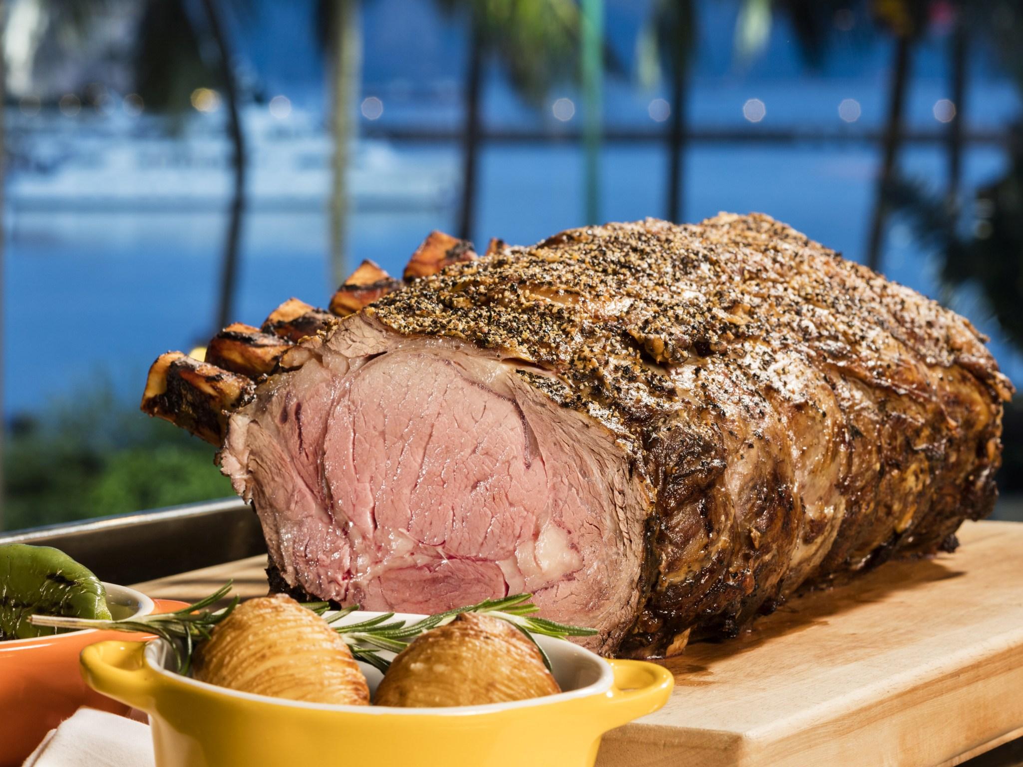 Hong Kong Gold Coast Hotel Kültér fotó A roast rib of beef