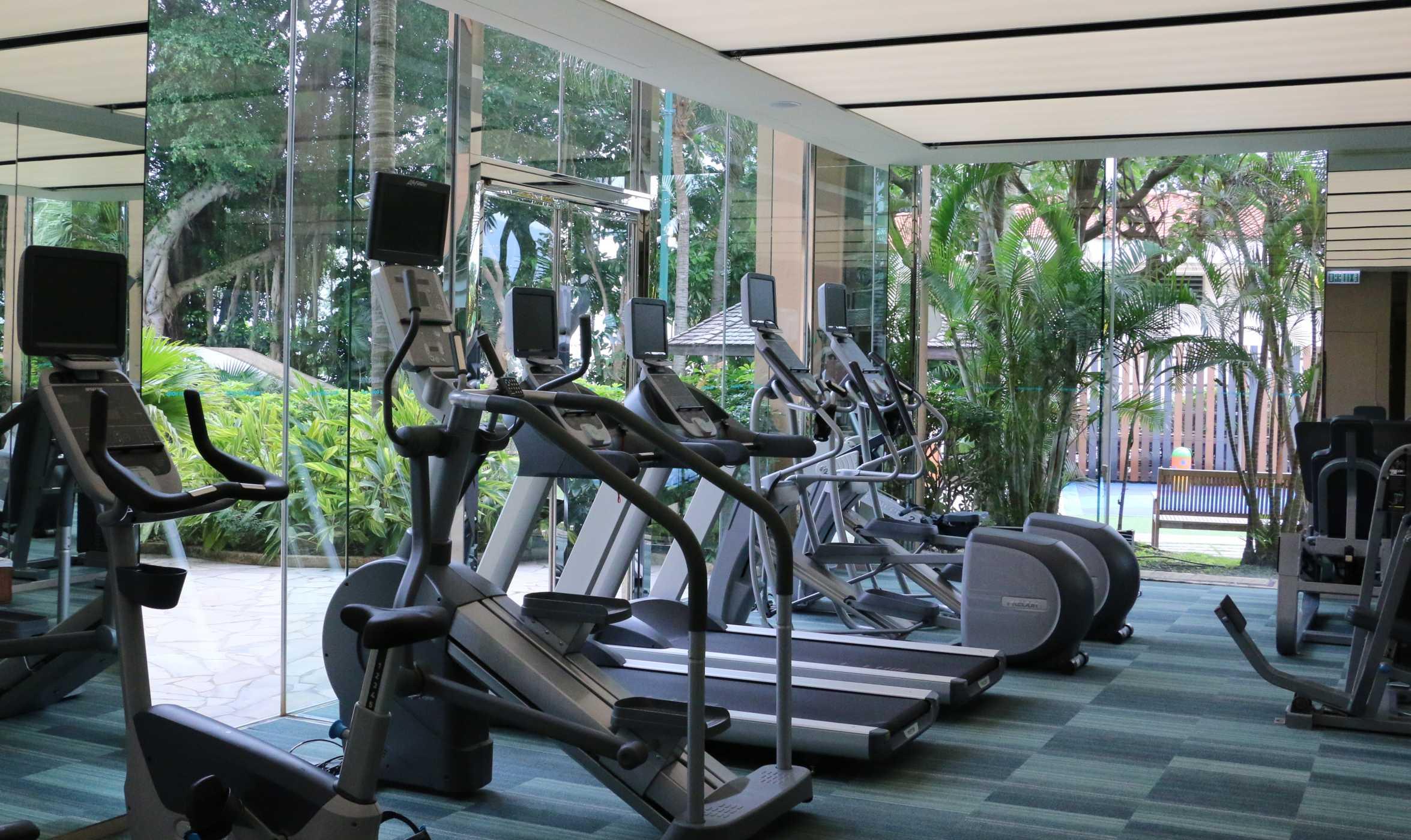 Hong Kong Gold Coast Hotel Kültér fotó A gym at a hotel